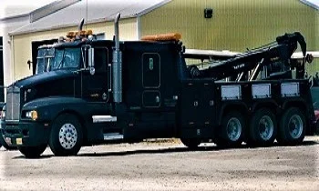 Heavy Duty Tow Truck Image 2